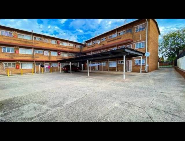 1 BEDROOM APARTMENT FOR SALE IN PRIMROSE